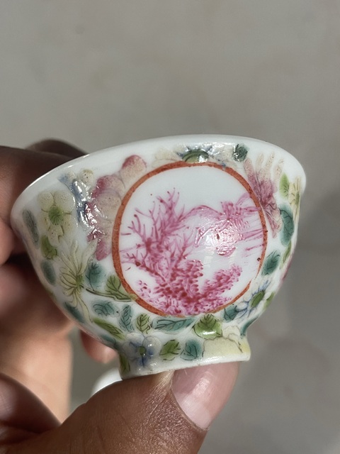 古玩陶瓷民國 粉彩百花不落地開窗山水杯真品鑒賞圖