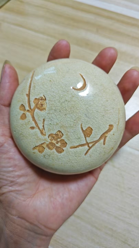 古玩陶瓷白吉州刻梅花蓋盒真品鑒賞圖