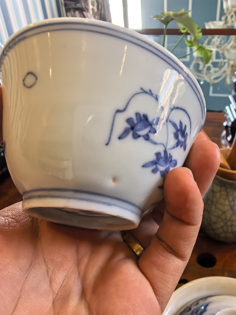古玩陶瓷花卉紋青花碗真品鑒賞圖