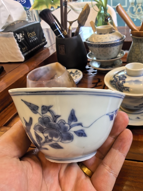 古玩陶瓷花卉紋青花碗真品鑒賞圖