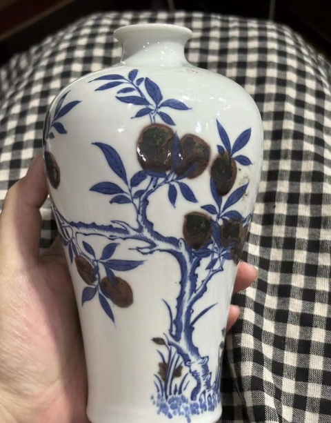 古玩陶瓷青花釉里紅壽桃紋梅瓶真品鑒賞圖