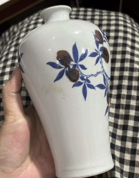 古玩陶瓷青花釉里紅壽桃紋梅瓶真品鑒賞圖
