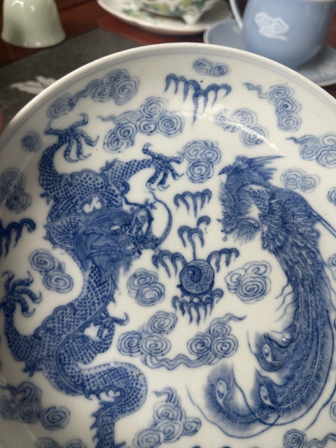 古玩陶瓷青花龍鳳紋臥盤真品鑒賞圖