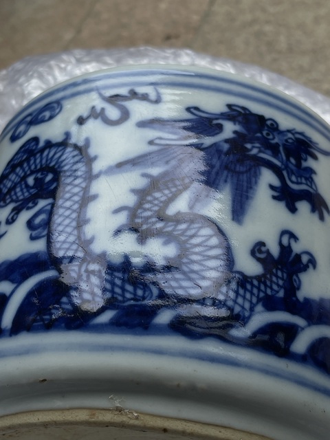 古玩陶瓷青花雙龍戲珠紋香爐真品鑒賞圖