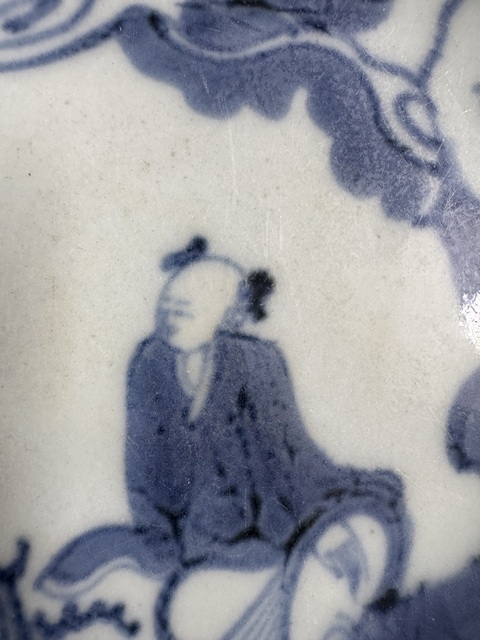 古玩陶瓷人物紋青花盤真品鑒賞圖