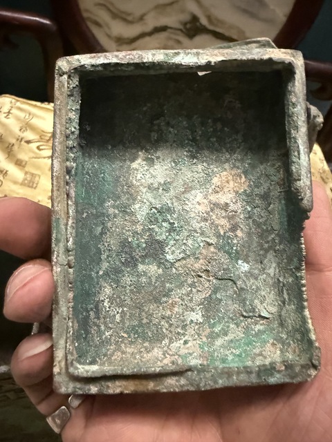 古玩銅器龍紋方壺真品鑒賞圖