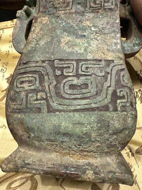 古玩銅器龍紋方壺真品鑒賞圖
