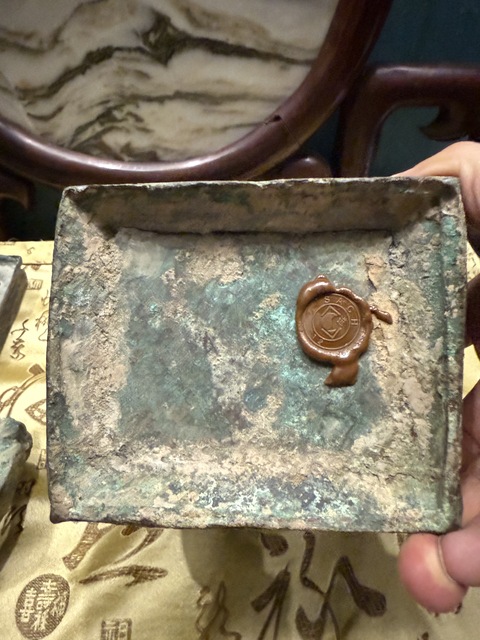 古玩銅器龍紋方壺真品鑒賞圖