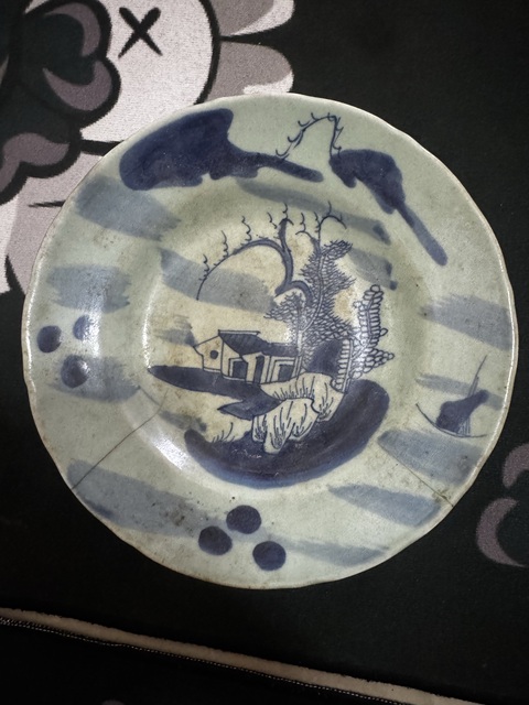 古玩陶瓷山水紋豆青釉青花盤(pán)真品鑒賞圖