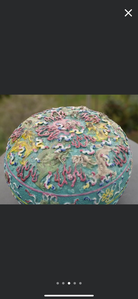 古玩陶瓷松石綠粉彩堆塑八寶龍紋捧盒真品鑒賞圖