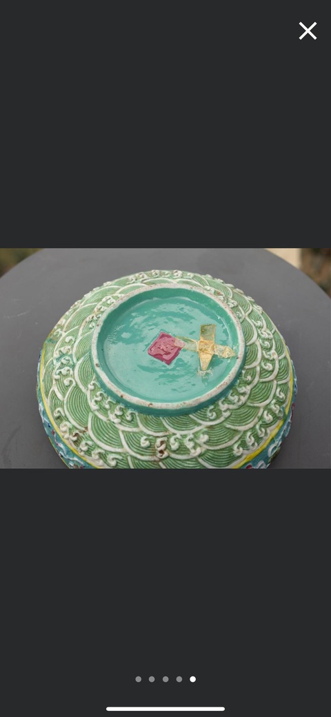 古玩陶瓷松石綠粉彩堆塑八寶龍紋捧盒真品鑒賞圖