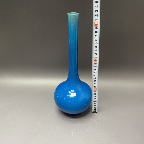 古玩陶瓷孔雀藍(lán)釉長頸瓶真品鑒賞圖