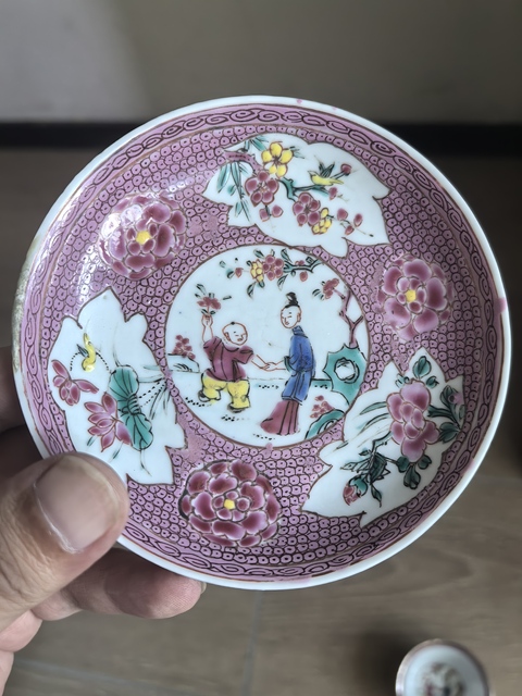 古玩陶瓷仕女嬰戲粉彩杯盤真品鑒賞圖