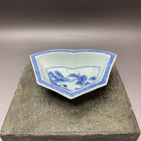 古玩陶瓷清乾隆·人物山水紋青花盤拍賣，當(dāng)前價(jià)格900元