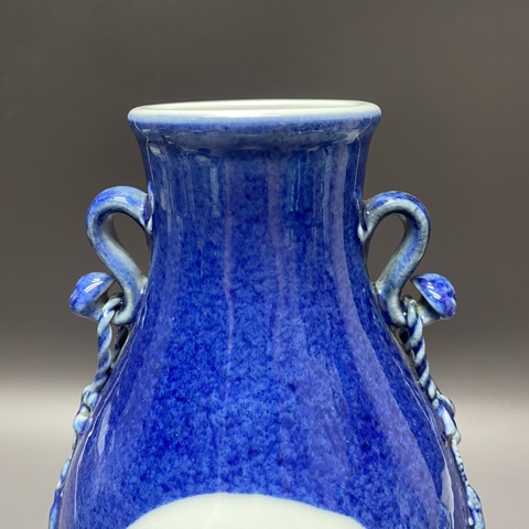 古玩陶瓷灑藍釉開光青花山水紋雙耳尊真品鑒賞圖