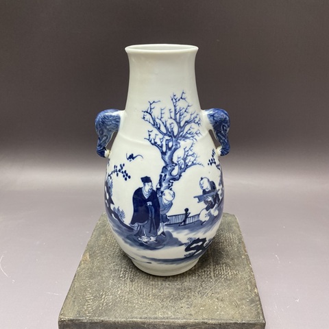 古玩陶瓷人物紋青花雙象鼻耳尊真品鑒賞圖