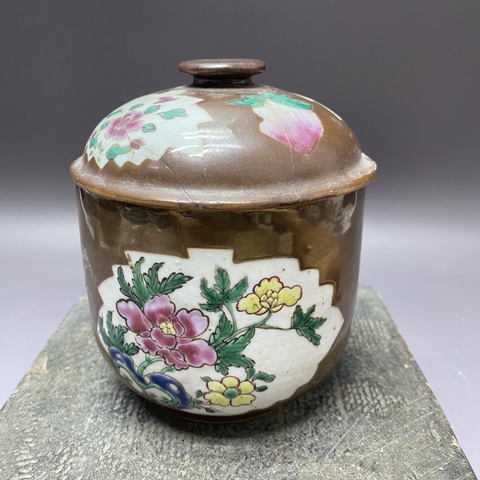 古玩陶瓷紫金釉開光花卉紋粉彩蓋缸真品鑒賞圖