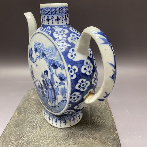 古玩陶瓷人物山水紋青花執壺真品鑒賞圖