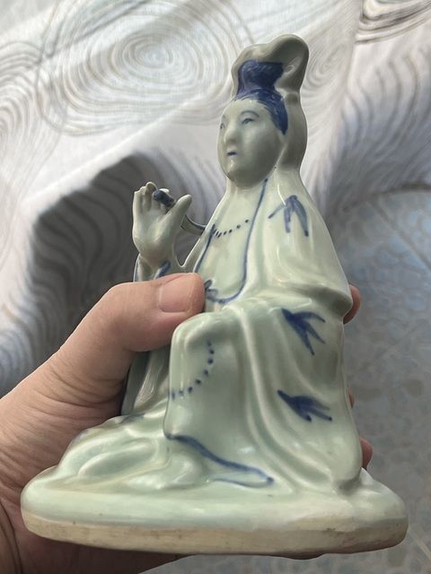 古玩陶瓷青白釉觀音瓷塑像真品鑒賞圖