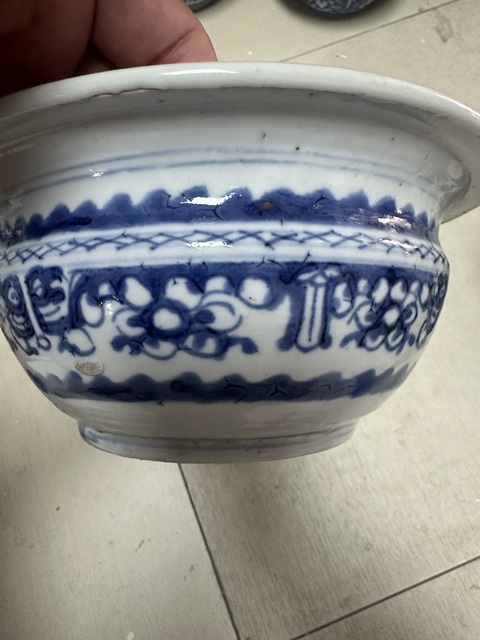 古玩陶瓷清中期夔龍紋青花香爐真品鑒賞圖