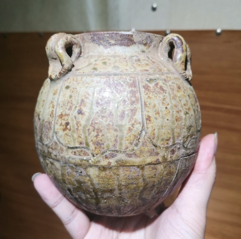 古玩陶瓷青釉蓮紋四系罐真品鑒賞圖