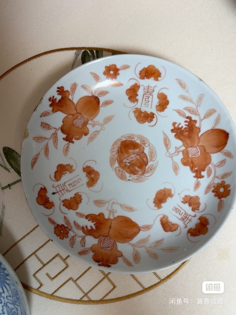 古玩陶瓷福壽三多紋礬紅盤真品鑒賞圖