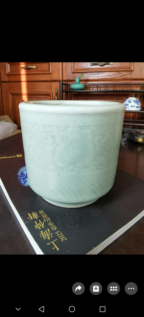 古玩陶瓷豆青釉刻花香爐真品鑒賞圖