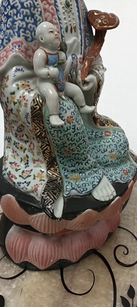 古玩陶瓷民國時期粉彩送子觀音瓷塑真品鑒賞圖