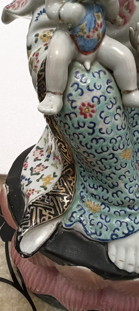 古玩陶瓷粉彩觀音送子造像真品鑒賞圖