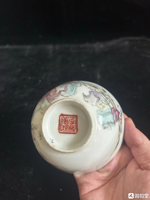 古玩陶瓷人物紋粉彩杯真品鑒賞圖