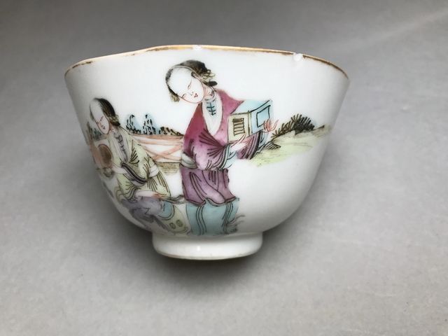 古玩陶瓷人物紋粉彩杯真品鑒賞圖