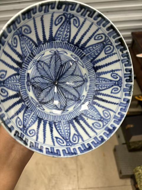 古玩陶瓷花卉紋青花碗真品鑒賞圖