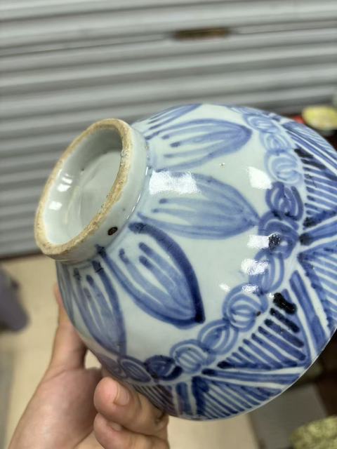 古玩陶瓷花卉紋青花碗真品鑒賞圖