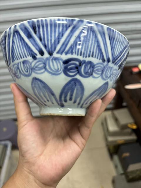 古玩陶瓷花卉紋青花碗真品鑒賞圖