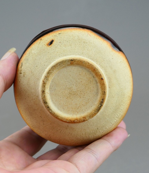 古玩陶瓷精美:清代耀州窯紅釉雞心罐(文房雅器)拍賣,當前價格99元