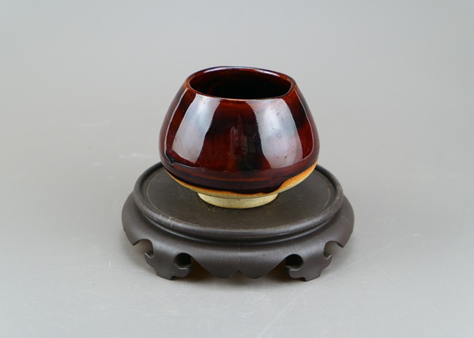 古玩陶瓷精美:清代耀州窯紅釉雞心罐(文房雅器)拍賣,當前價格99元
