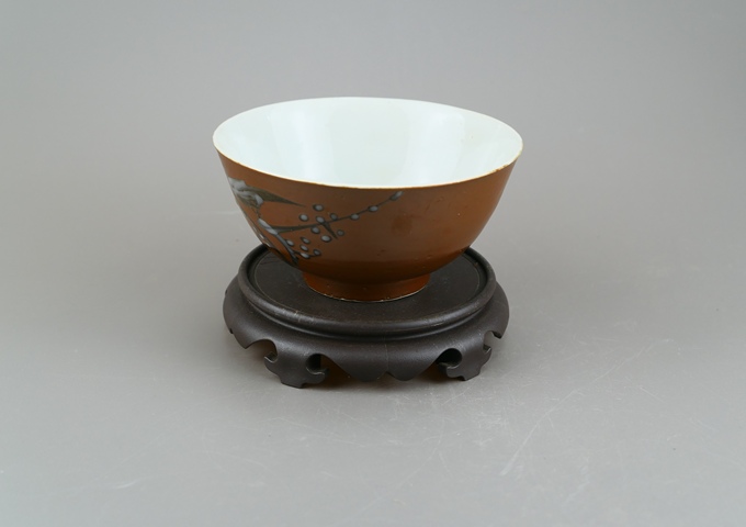 古玩陶瓷清晚期.紫金釉花鳥(niǎo)紋茶碗（傳世品）拍賣(mài)，當(dāng)前價(jià)格33元