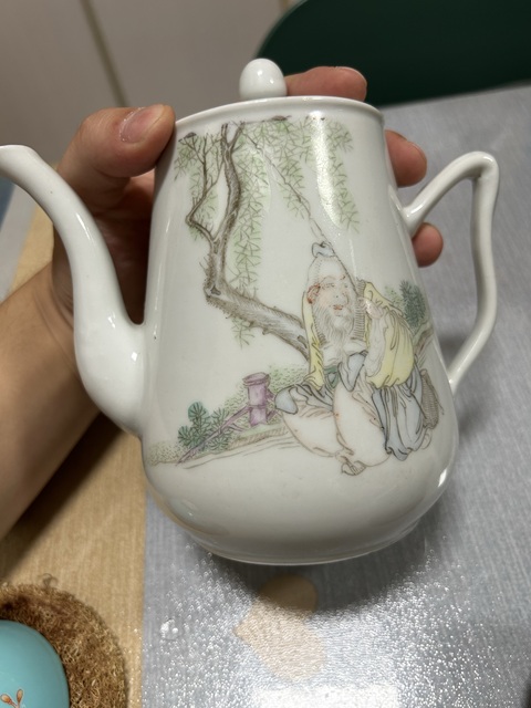 古玩陶瓷粉彩人物故事壺真品鑒賞圖