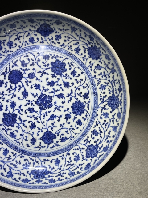 古玩陶瓷清乾隆 青花纏枝蓮紋大盤(pán)真品鑒賞圖