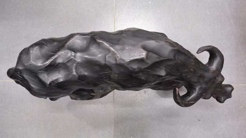 古玩雜項清末民初時期雕刻的楠木牛真品鑒賞圖