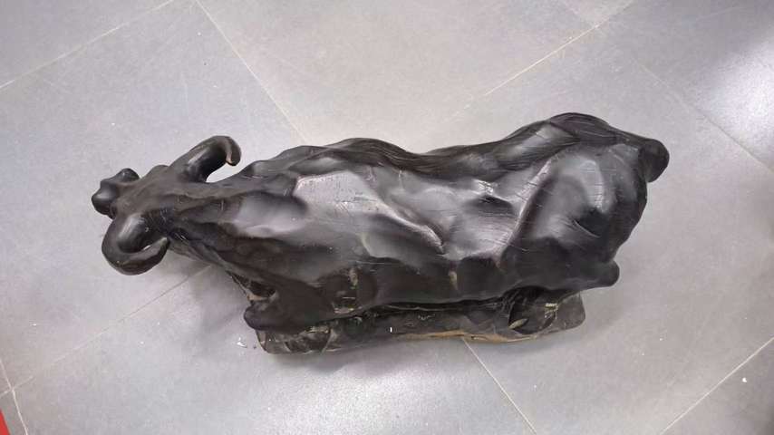 古玩雜項清末民初時期雕刻的楠木牛真品鑒賞圖