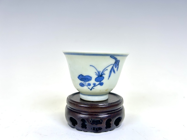 古玩陶瓷清中期·青花梔子花鈴鐺杯拍賣，當(dāng)前價(jià)格432元
