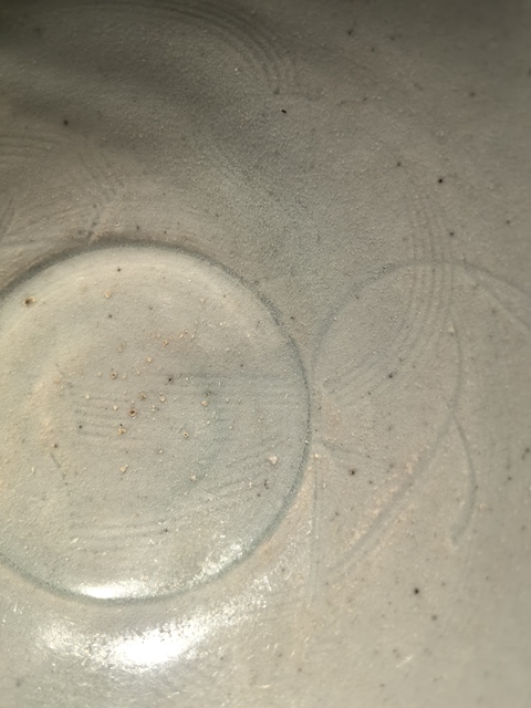 古玩陶瓷刻花蓖紋魚紋碗真品鑒賞圖