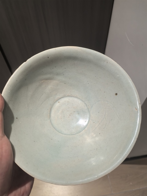 古玩陶瓷刻花蓖紋魚紋碗真品鑒賞圖