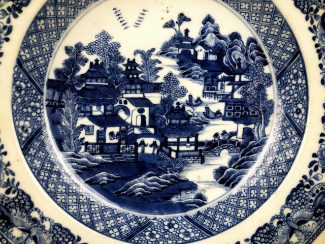 古玩陶瓷清乾隆·漿胎釉青花山水樓閣人物八方盤拍賣，當前價格396元