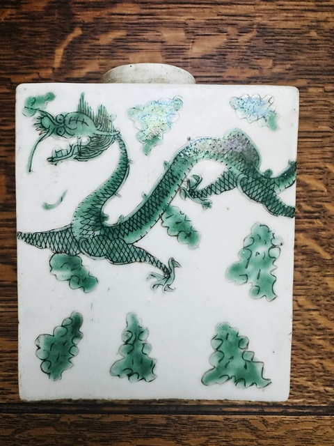 古玩陶瓷綠彩龍紋茶葉罐真品鑒賞圖