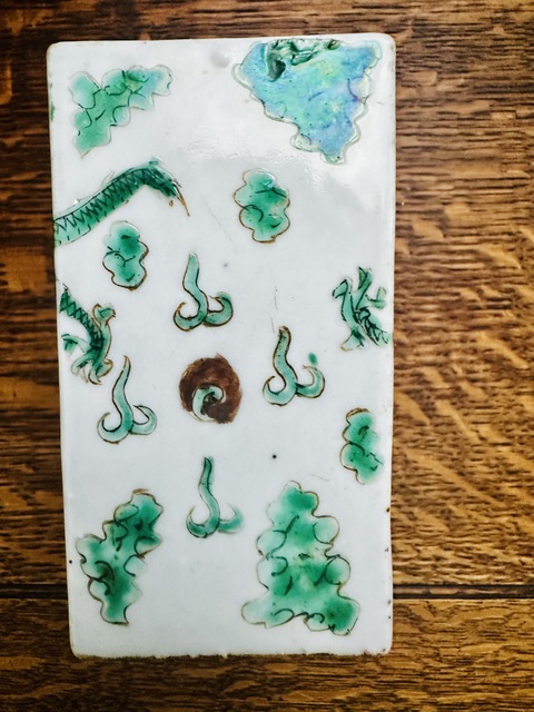 古玩陶瓷綠彩龍紋茶葉罐真品鑒賞圖