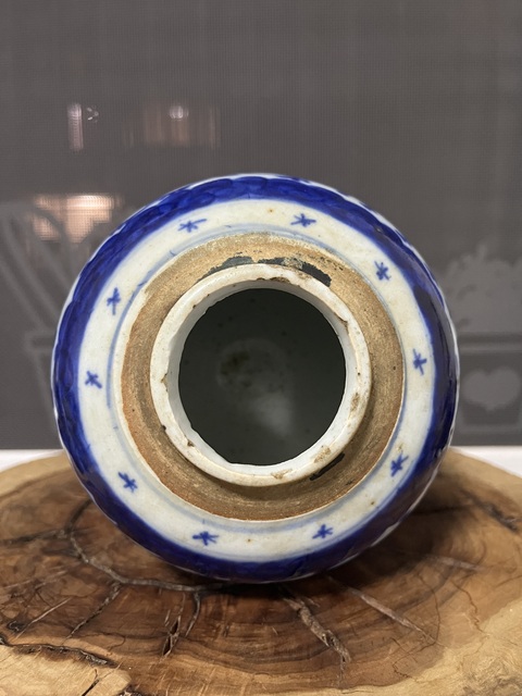 古玩陶瓷纏枝花囍字紋青花罐真品鑒賞圖