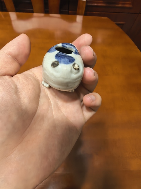 古玩陶瓷白釉藍彩金蟾水盂真品鑒賞圖