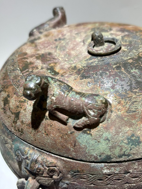 古玩銅器戰國·臥虎貝殼紋鼎真品鑒賞圖